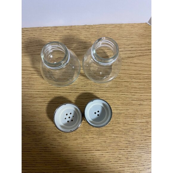 Clear Glass Salt & Pepper Shakers With Metal Screw-On Lids - Picture 3 of 4